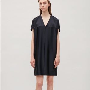 COS Oversized V-neck Dress Size 12 BLK